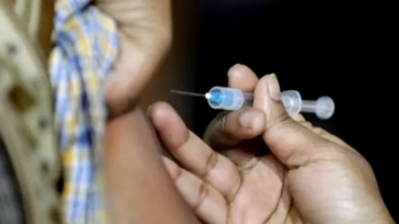 आरोग्य शिबिरे आणि लसीकरण मोहिमा
